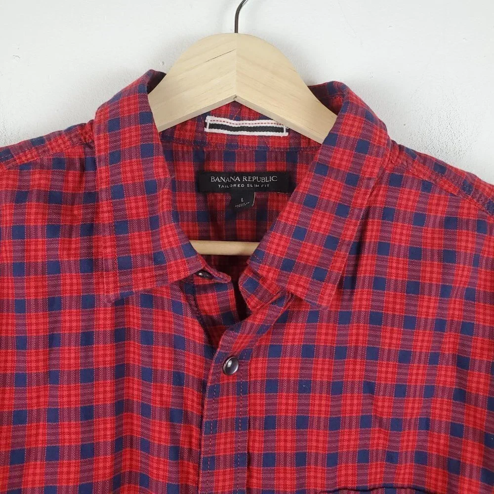 Banana Republic Tailored Slim Fit Button up Shirt Men Large Red plaid Pearl Snap